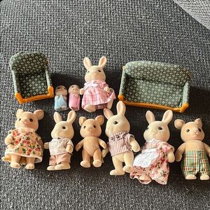 Calico critters milk bunnies.